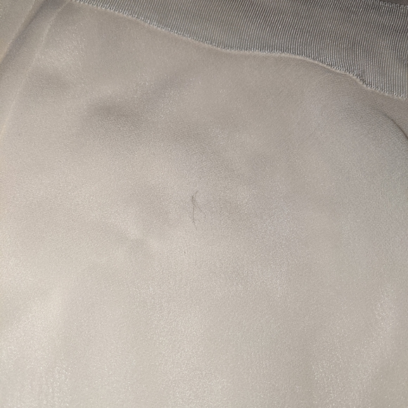 Fancy sleeveless v-neck top - Picture 3 of 15